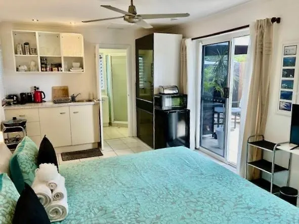 ****  South Pacific Bed & Breakfast Clifton Beach Australia