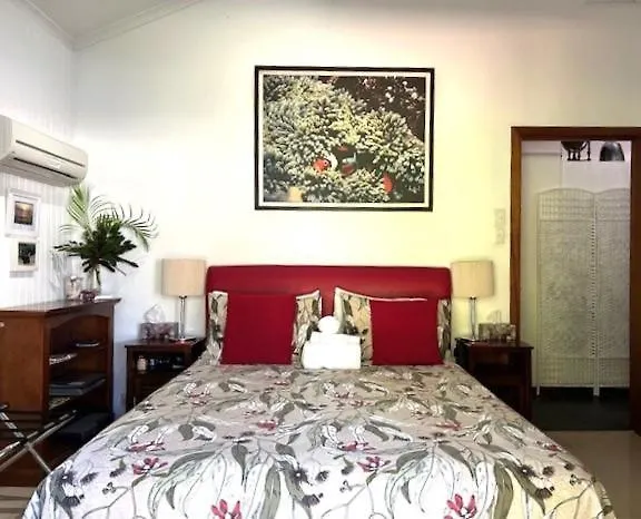 South Pacific Bed & Breakfast Clifton Beach