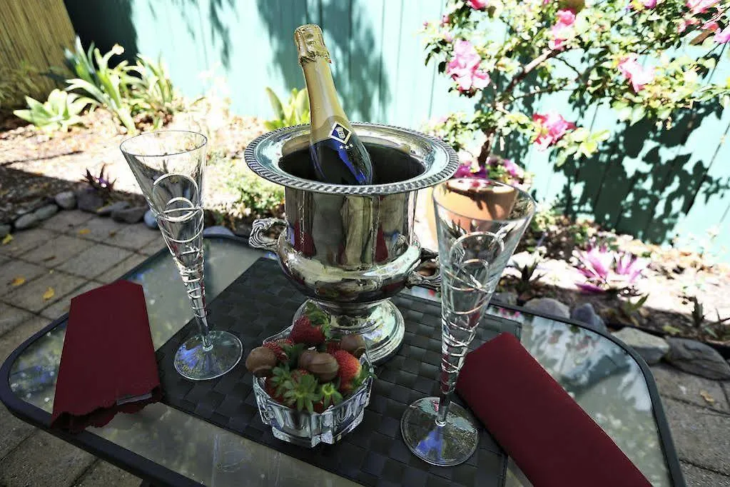 South Pacific Bed & Breakfast Clifton Beach